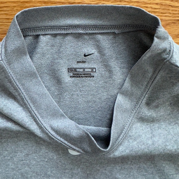 Nike Women's Grey Short Sleeve Dri-Fit Top (M) - Picture 3 of 6